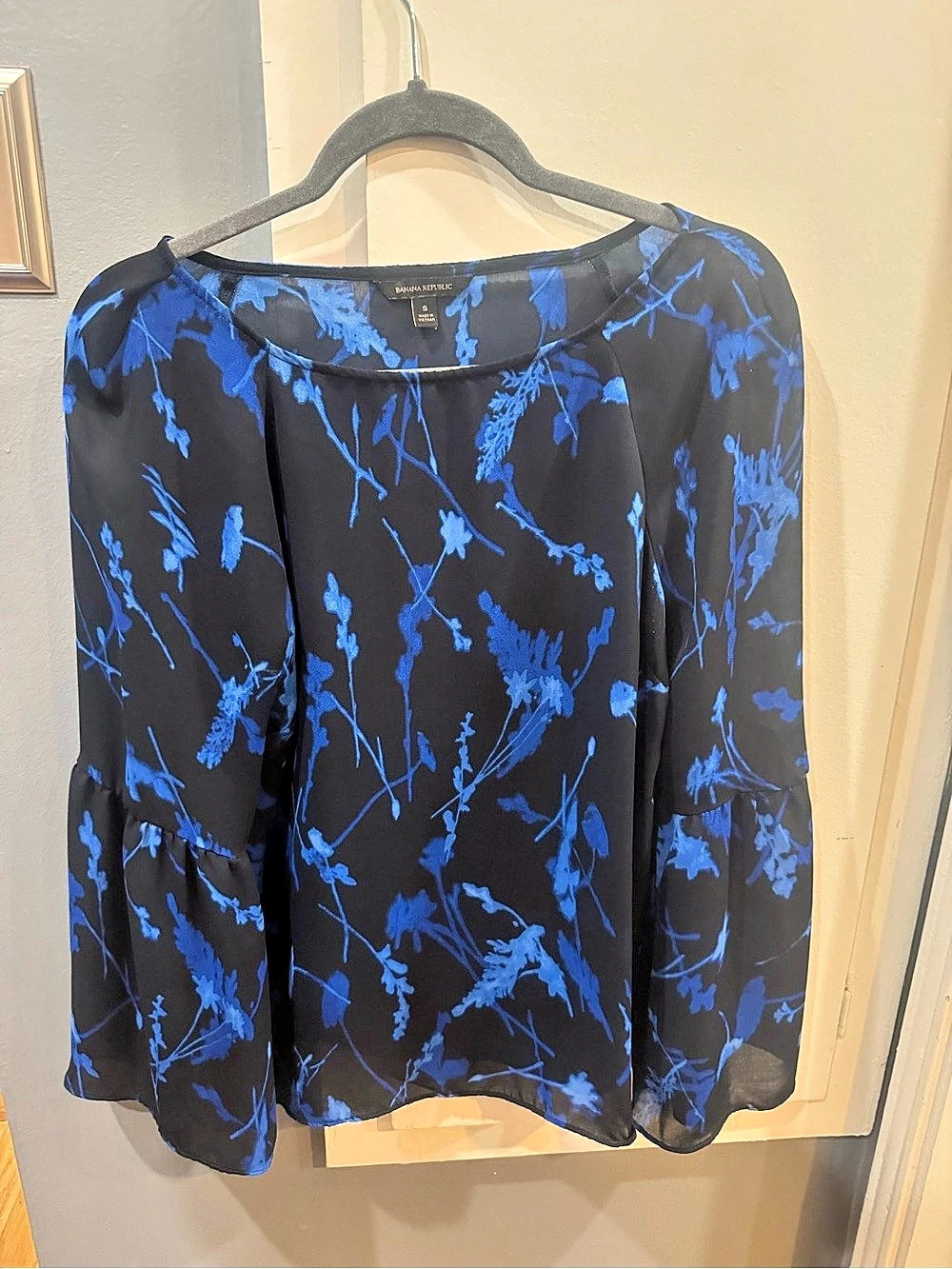 Banana Republic Floral Blouse in Black & Blue Size Small